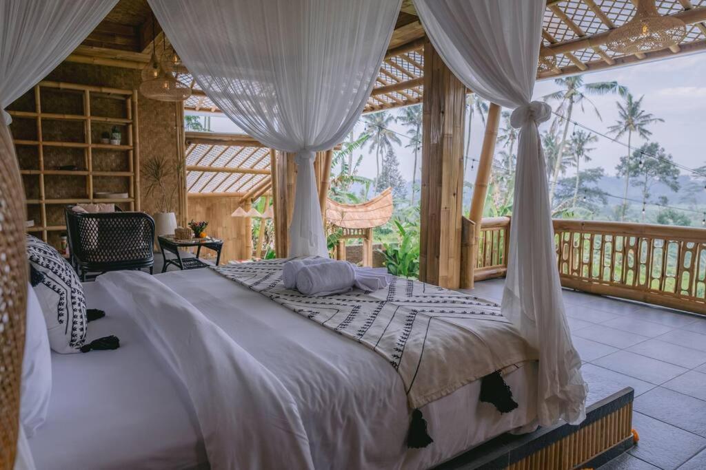 Makerti Bali~Bamboo House Villa Selat Bagian luar foto