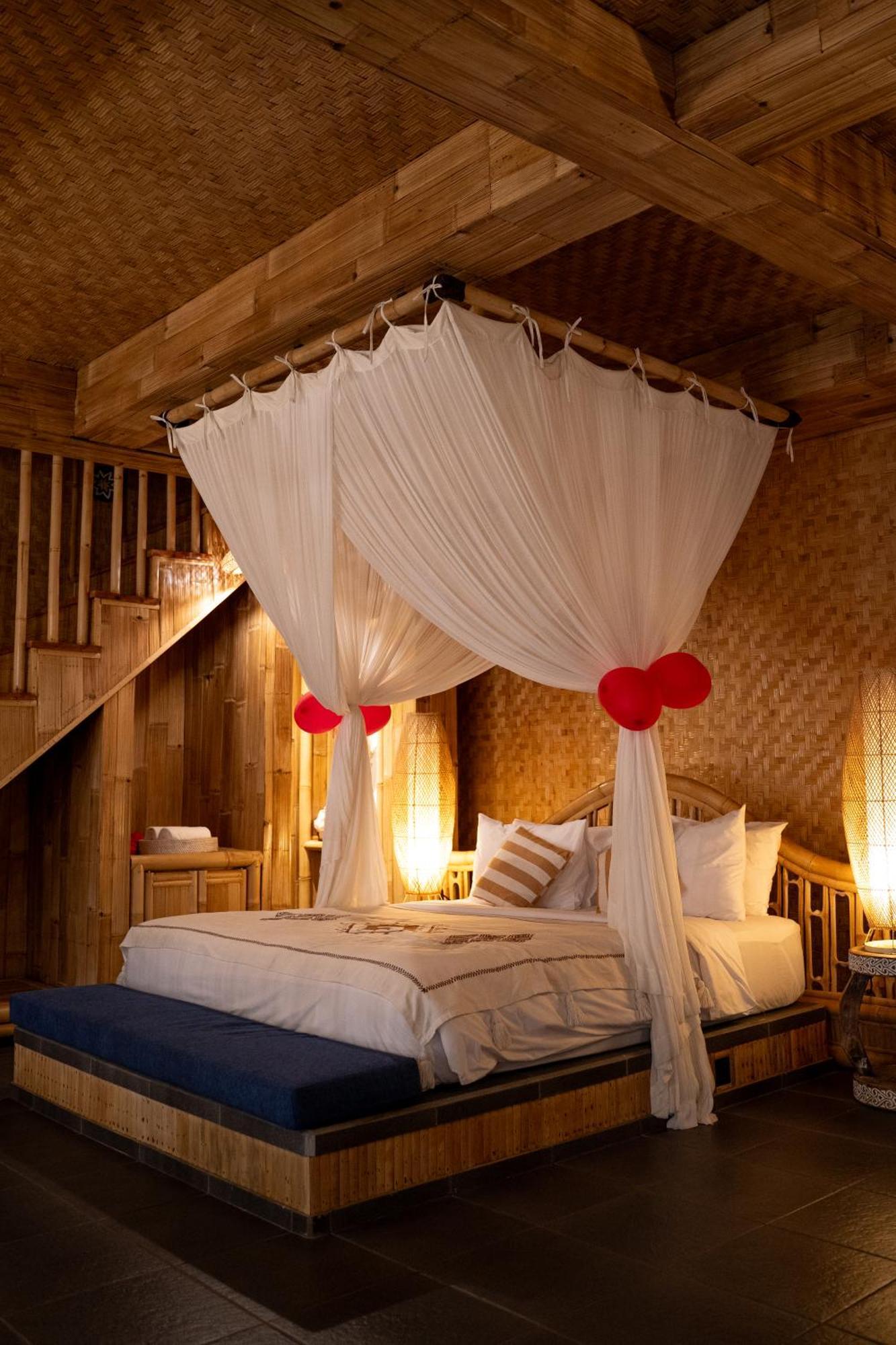 Makerti Bali~Bamboo House Villa Selat Bagian luar foto